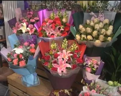 “她經濟”催熱首都花市，玫瑰領跑節日消費，禮品花卉銷售迎來小高峰